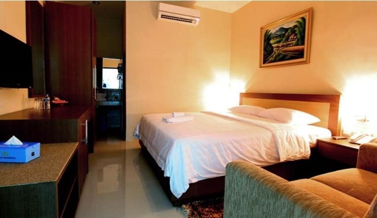 Hotel Marina Ambon Quarto foto